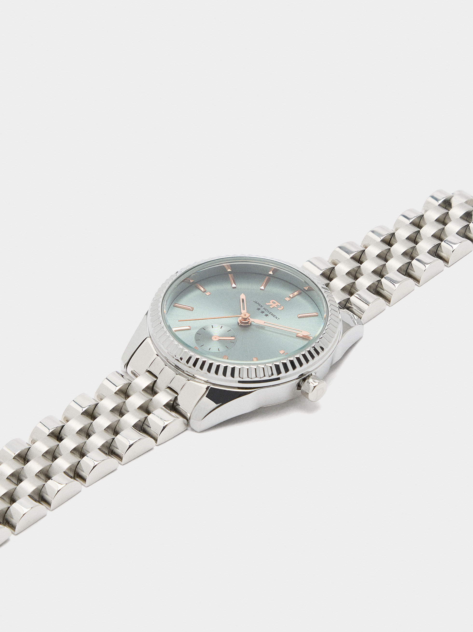 Round watch with stainless steel bracelet