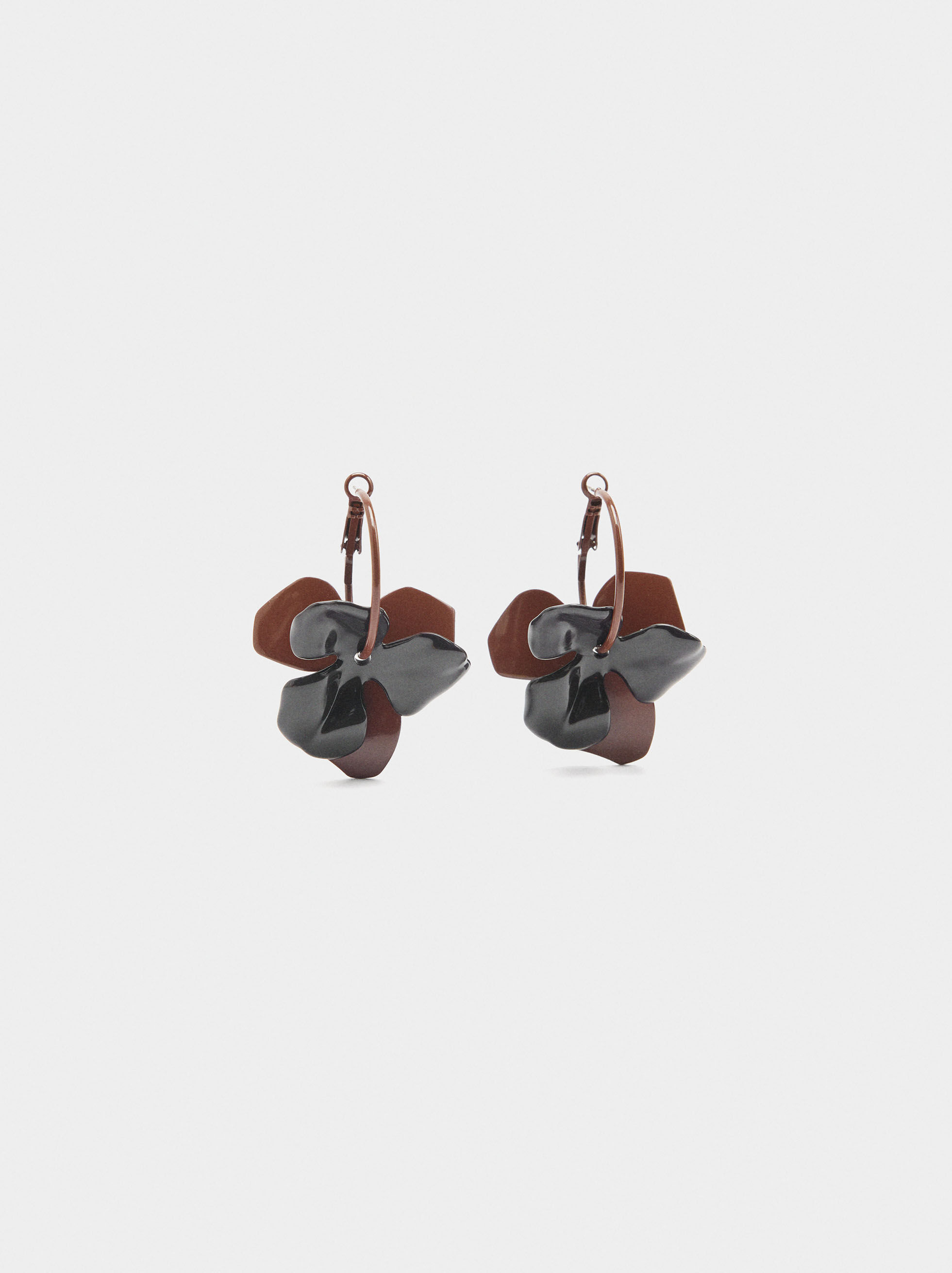 Floral stud earrings with enamel
