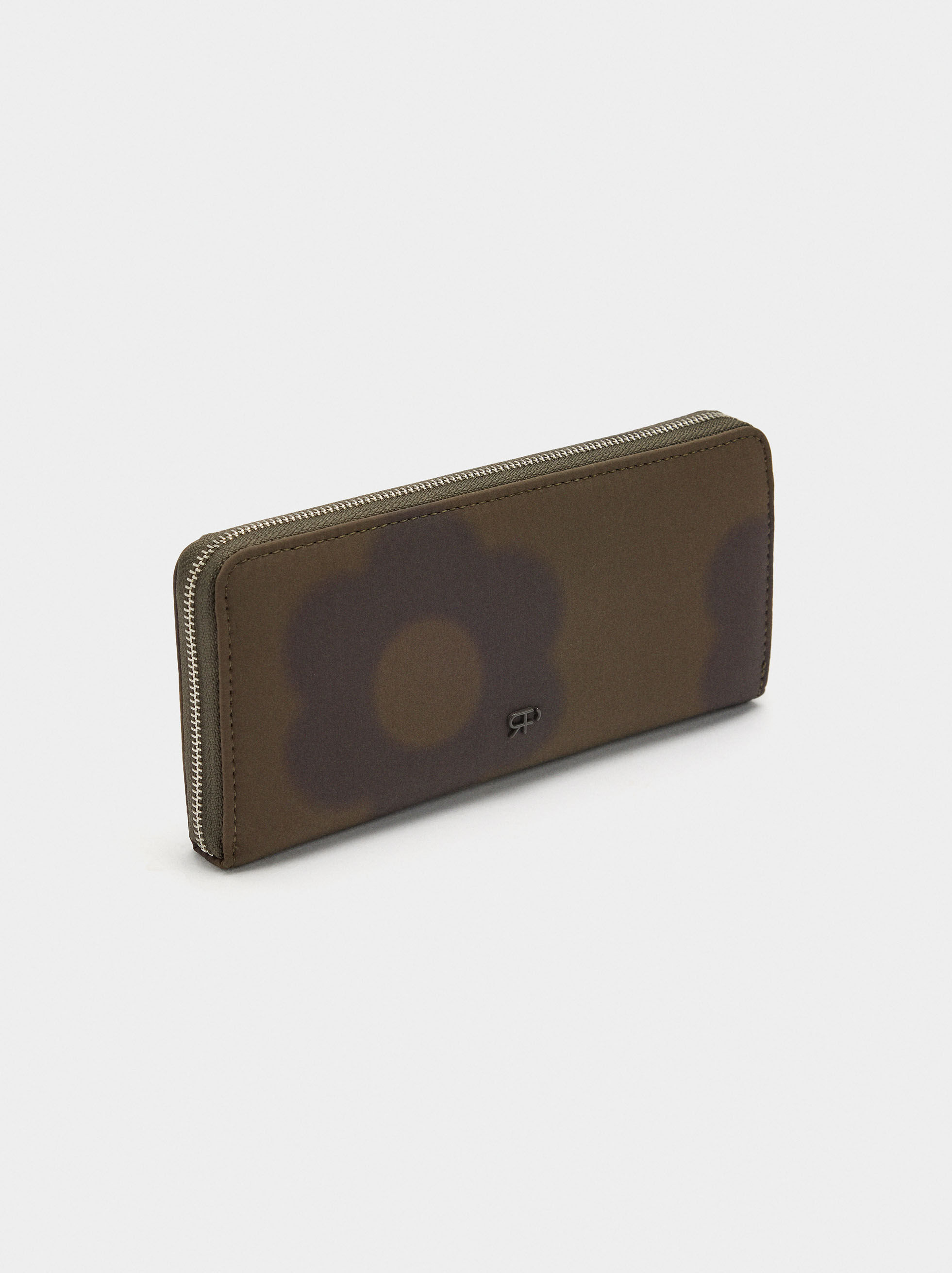 Nylon coin purse with zipper closure