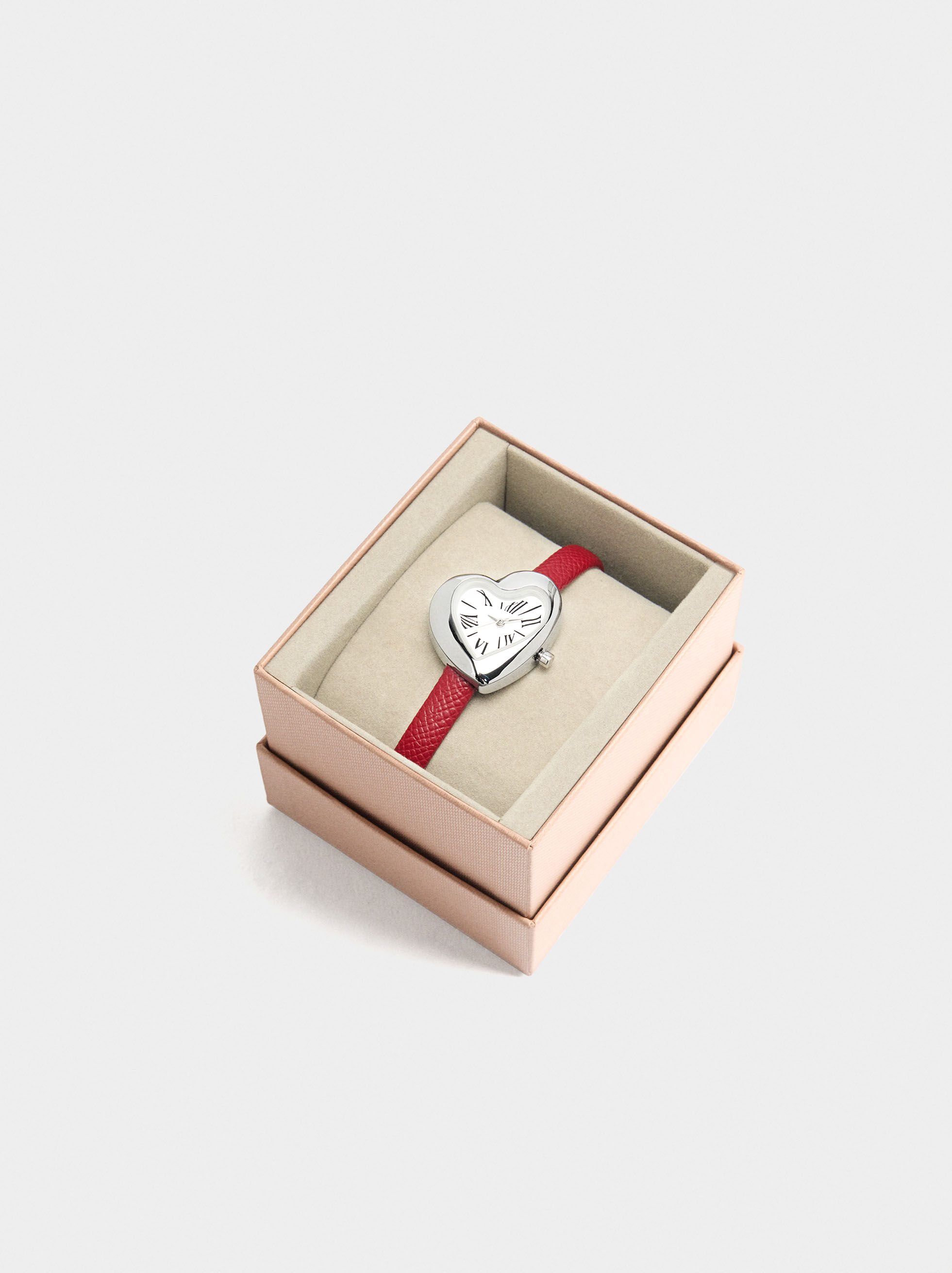 Heart-shaped bracelet watch with texture