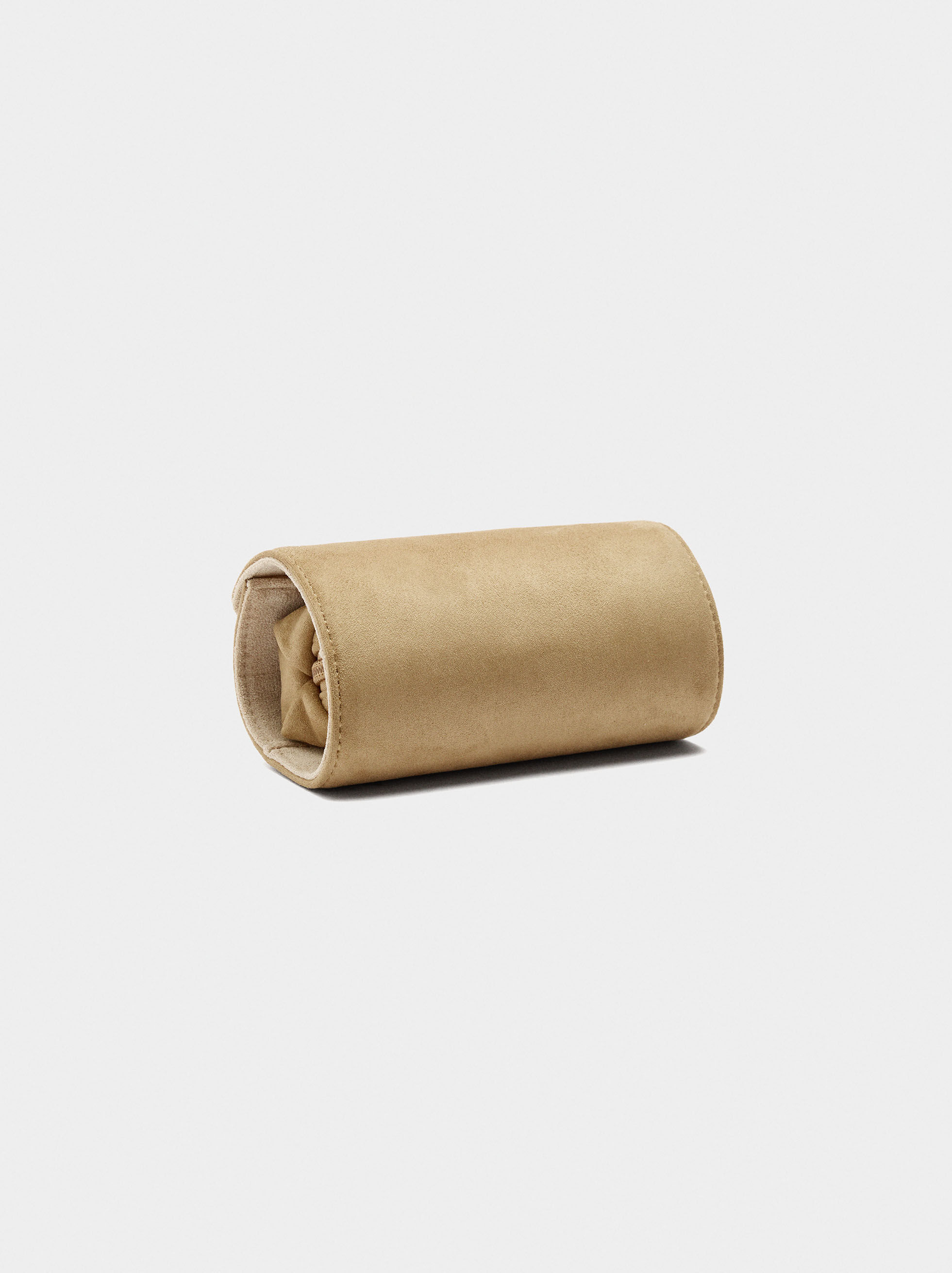 Roll jewelry organizer with leather effect