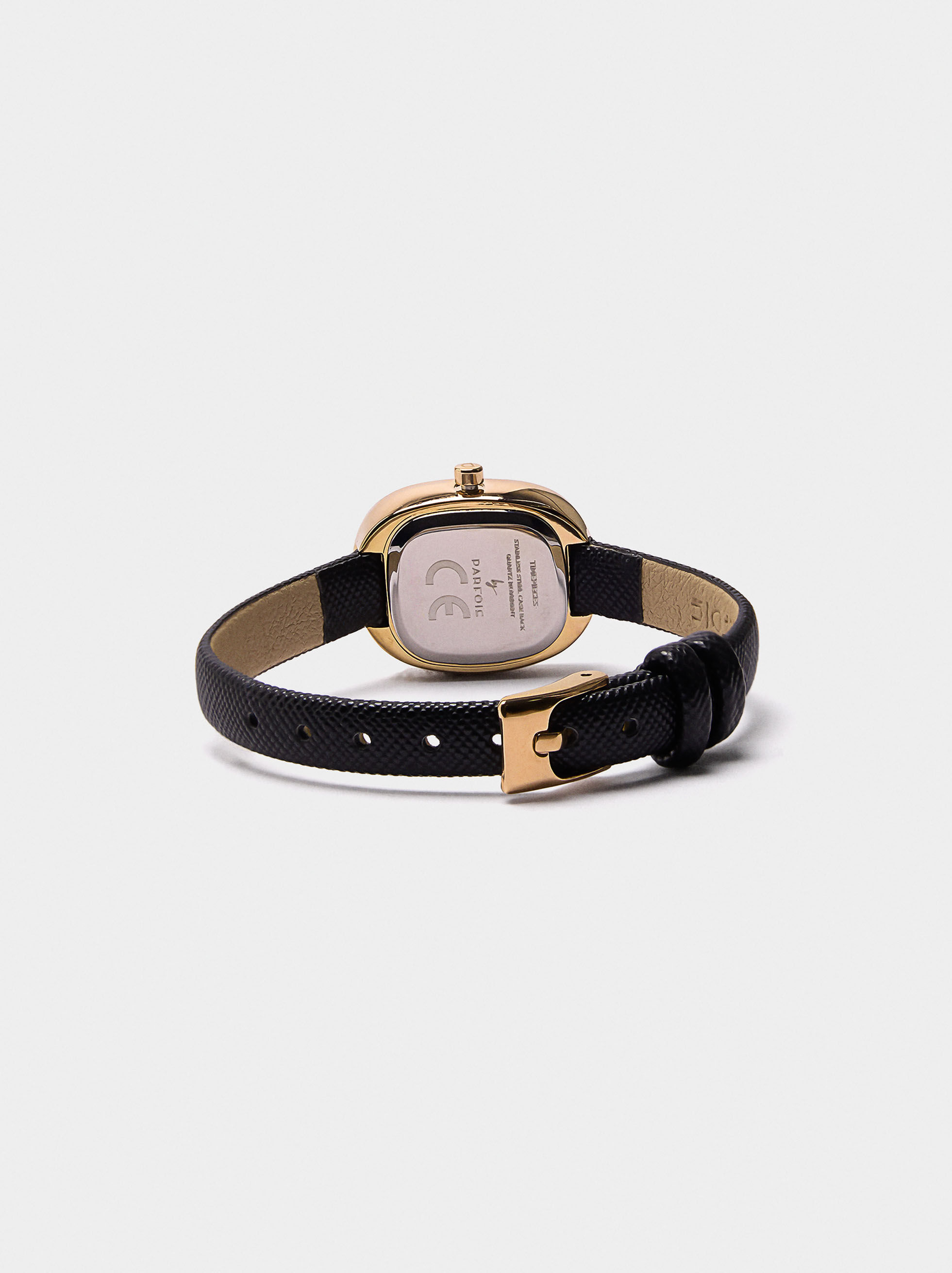 Oval watch with textured bracelet