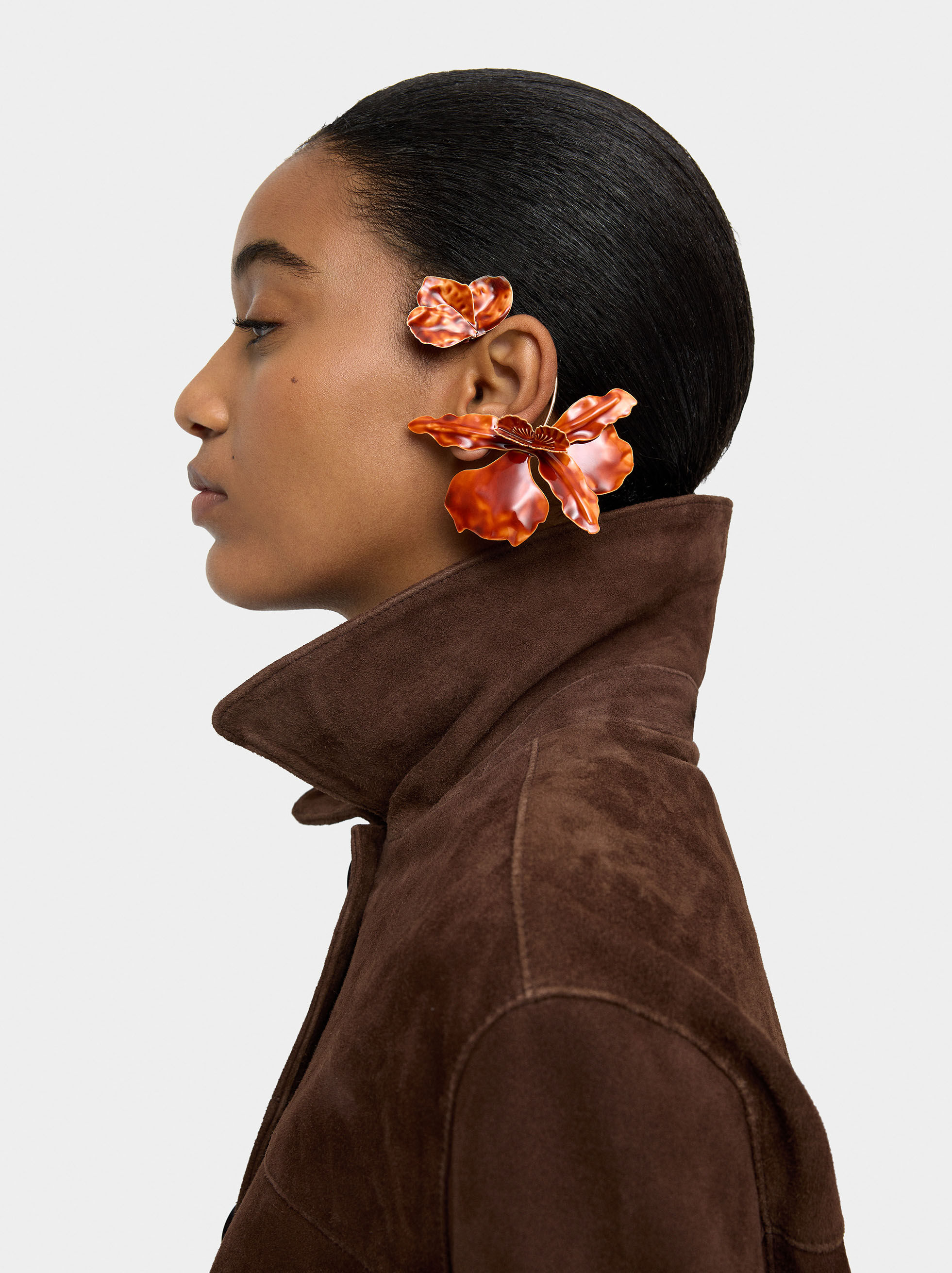Flower-shaped enamel stud earring