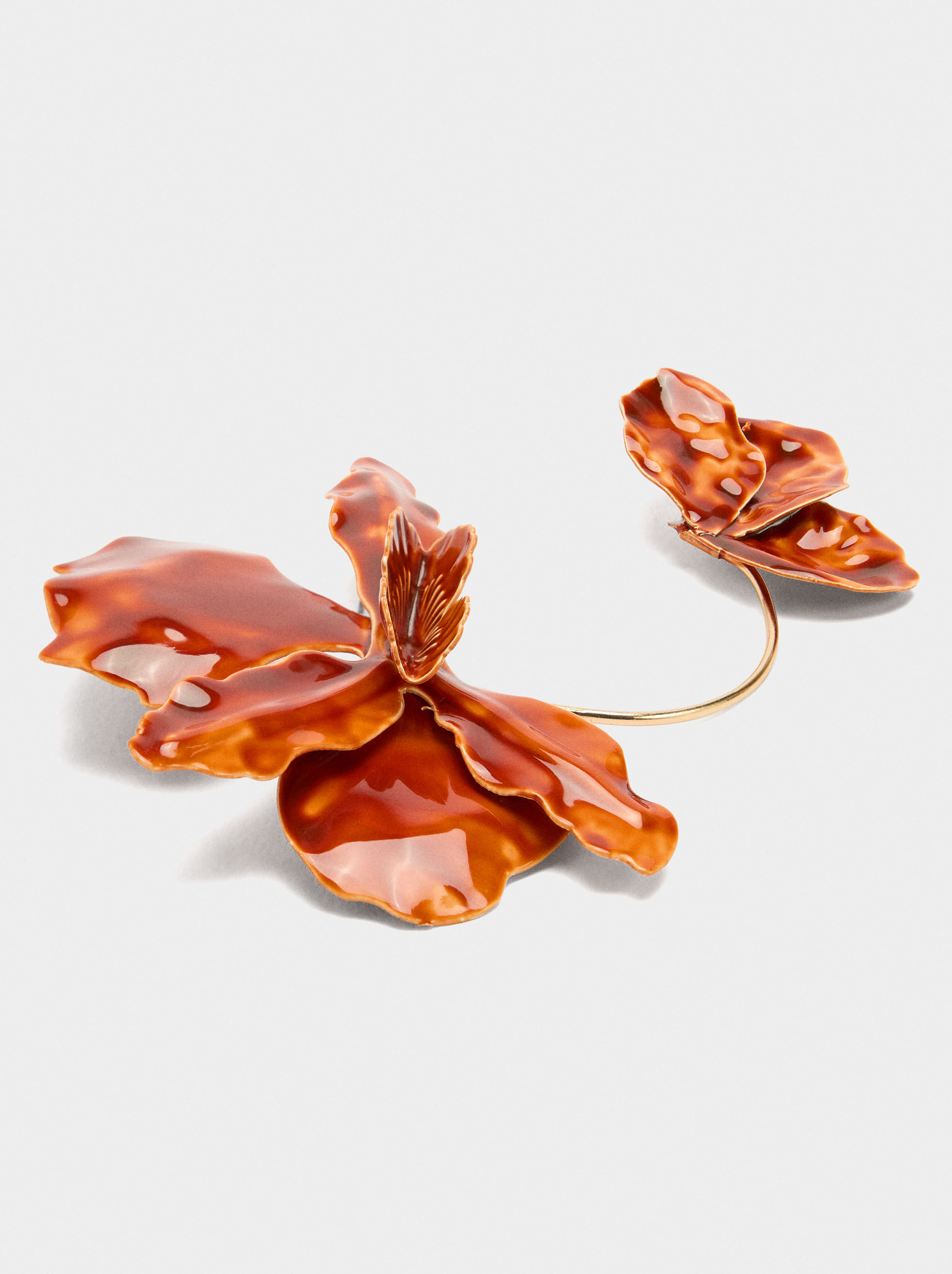 Flower-shaped enamel stud earring