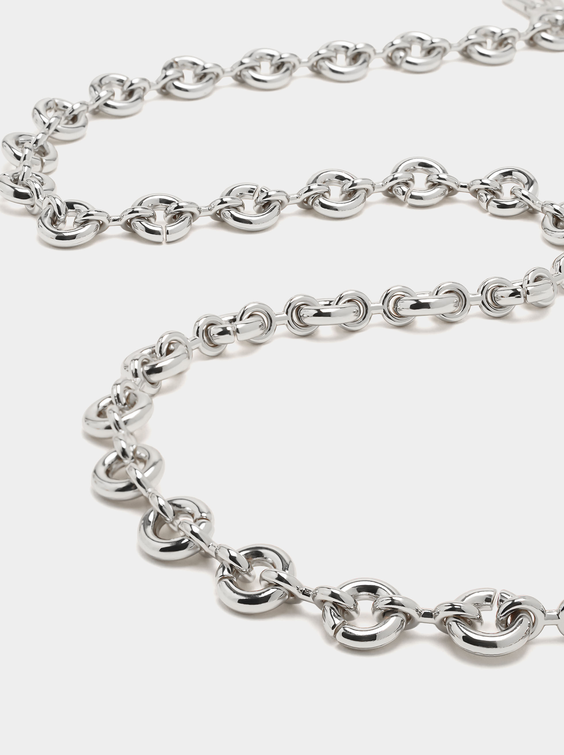 Metal belt with rings