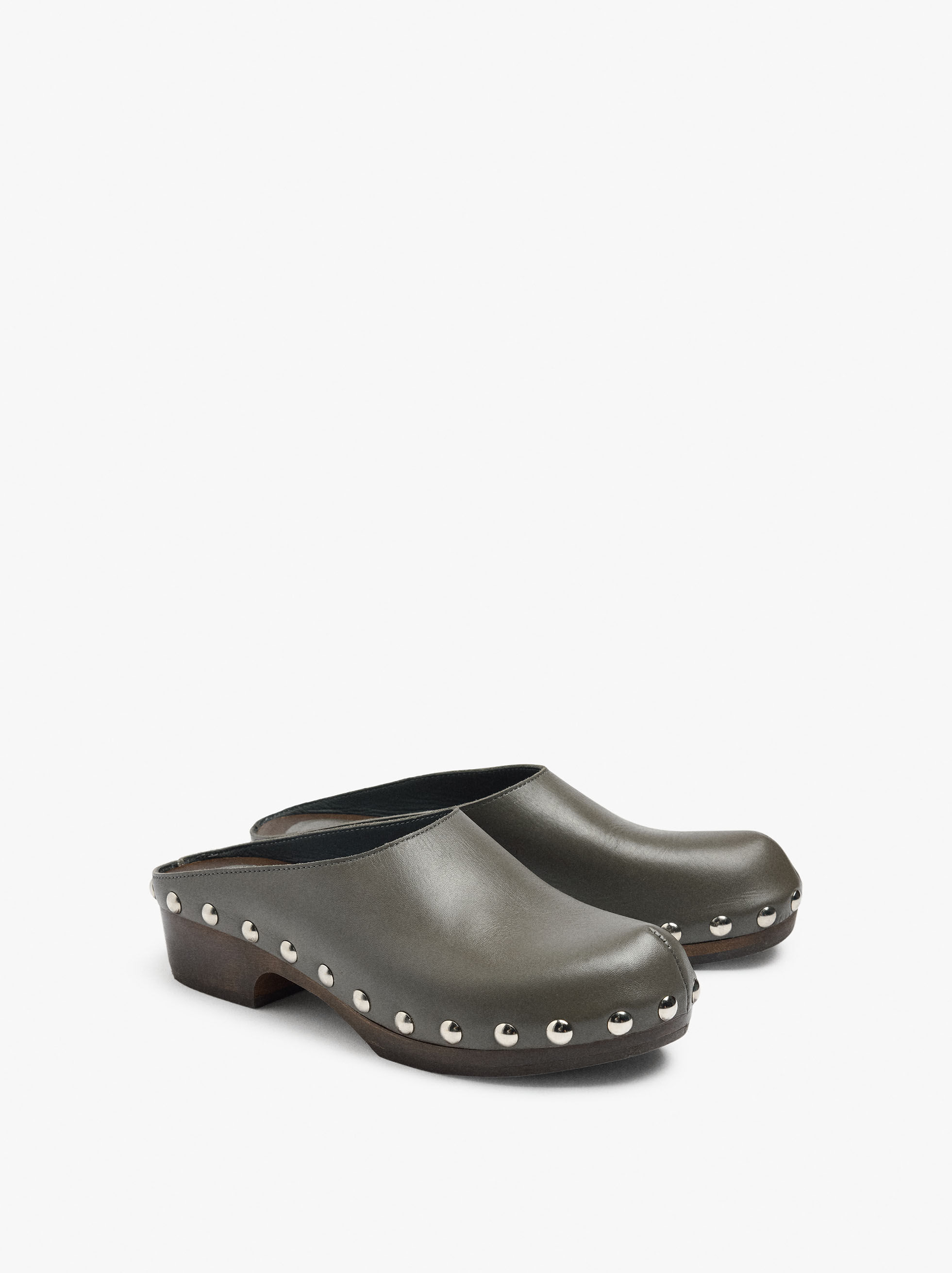 Leather clogs with studs