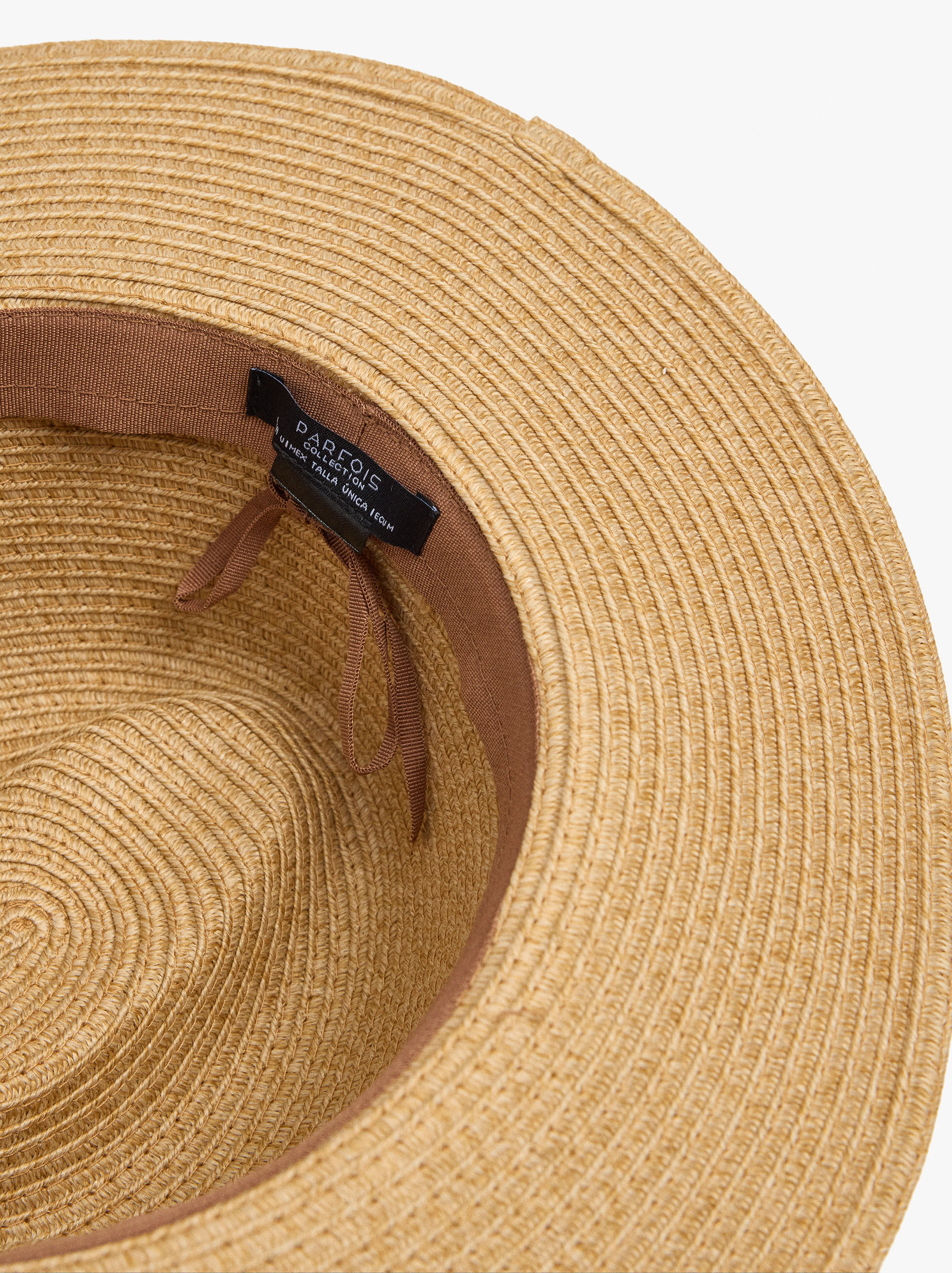 Straw-effect hat