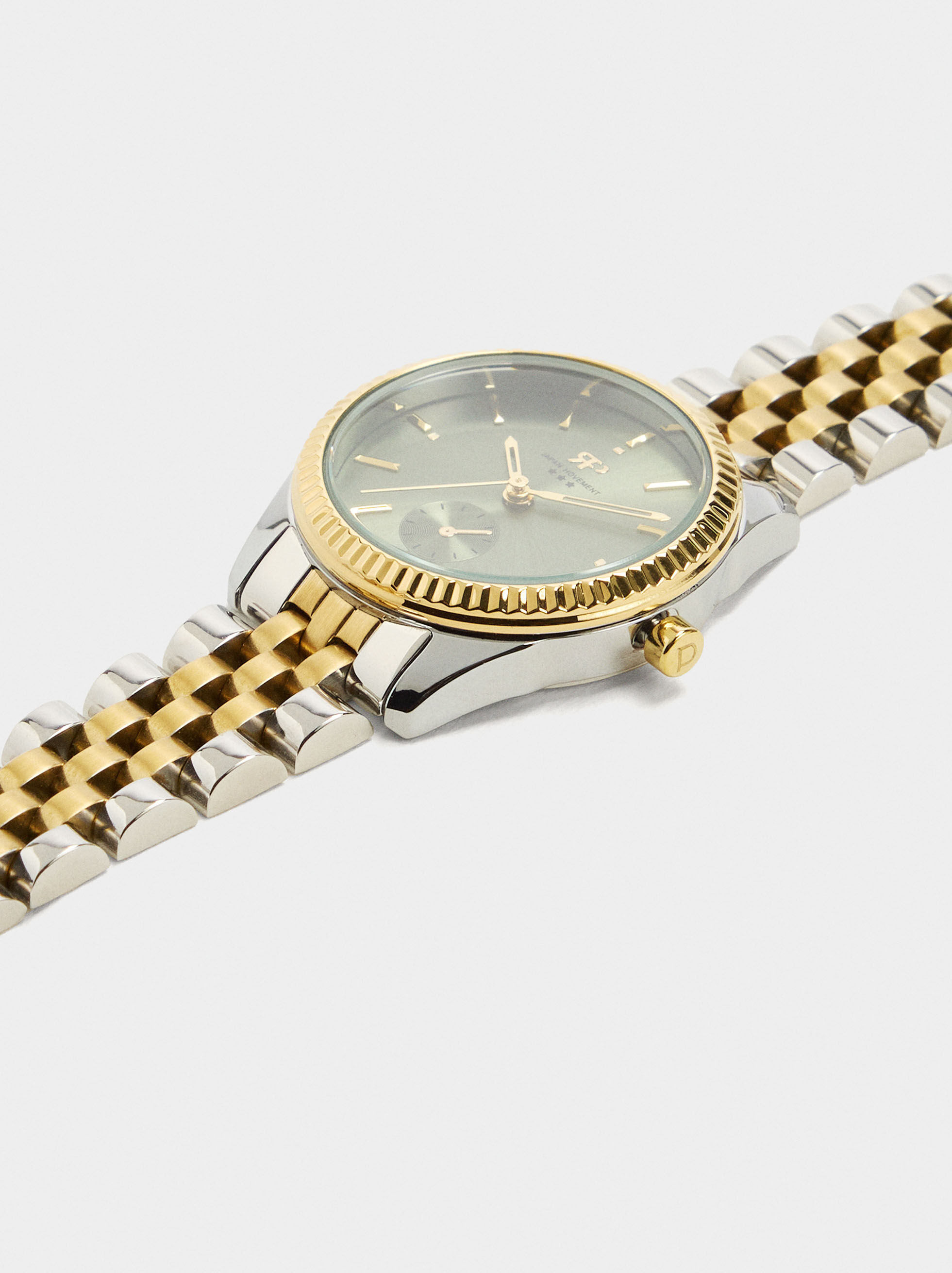 Round watch with stainless steel bracelet