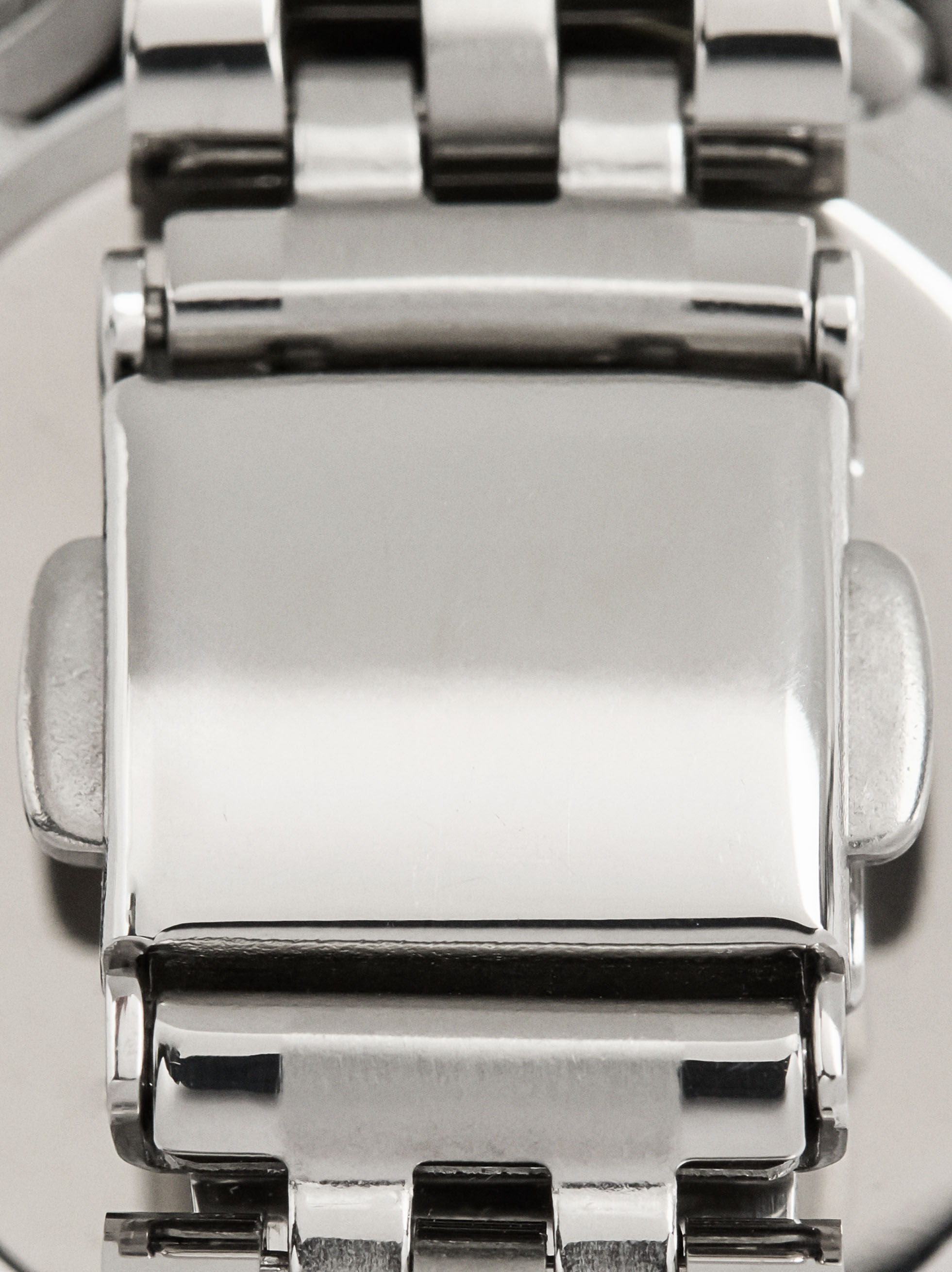 Round watch with stainless steel bracelet